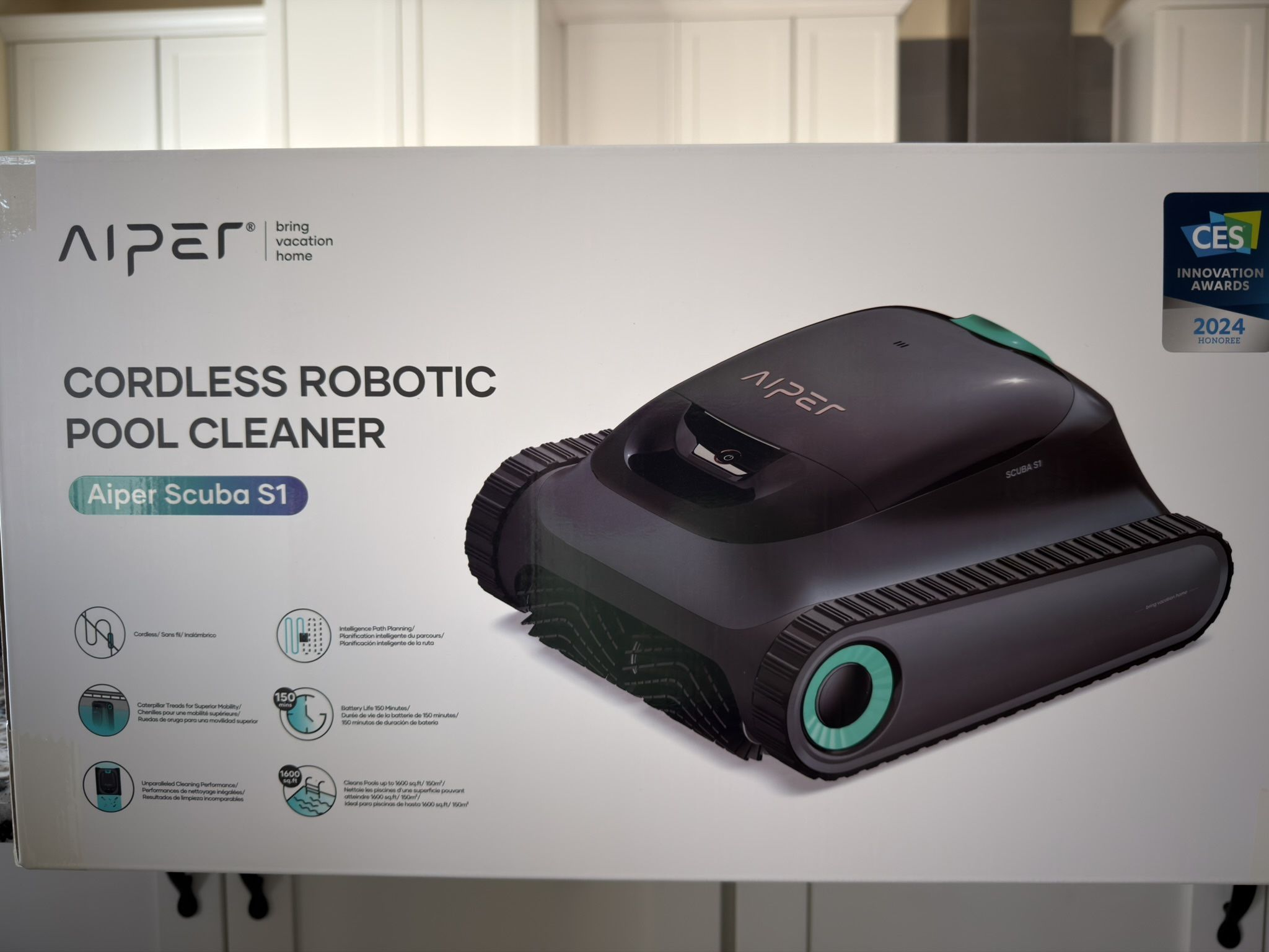 AIPER SCUBA S1 - Cordless robotic pool cleaner.