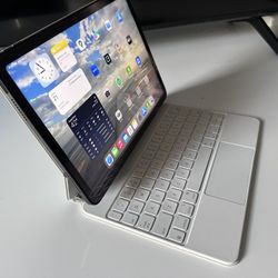 Apple iPad air 5th Gen (64gig) W/ Apple Magic Keyboard