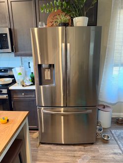 Up for sale is a used Samsung refrigerator