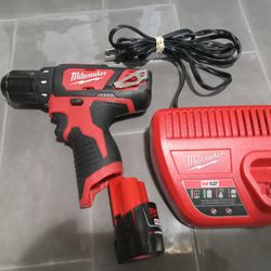 MILWAUKEE DRILL M12  CHARGER + BATTERY