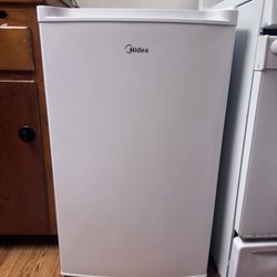 Midea Upright Freezer, 3.0 Cubic Feet