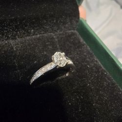 14k White Gold/ Natural Diamond / Beautiful Engagement Ring