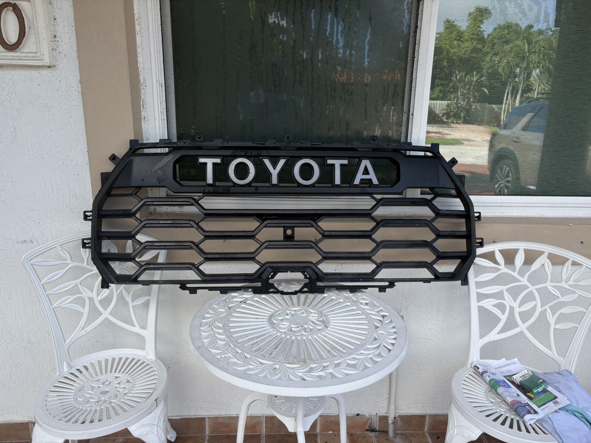 Toyota Tundra grill