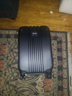 Kenneth Cole Carry on
