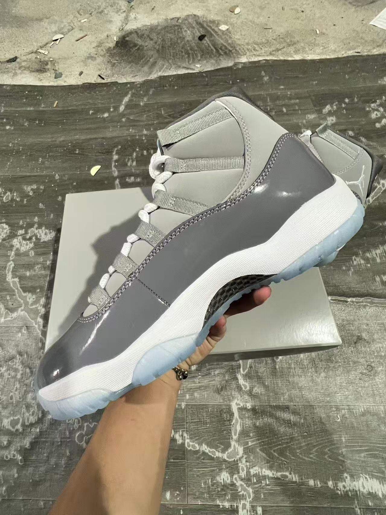 Jordan 4 - cool grey
