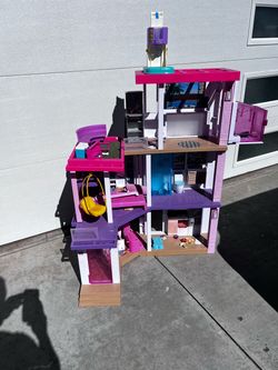 Barbie doll house