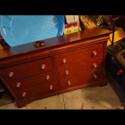Dresser