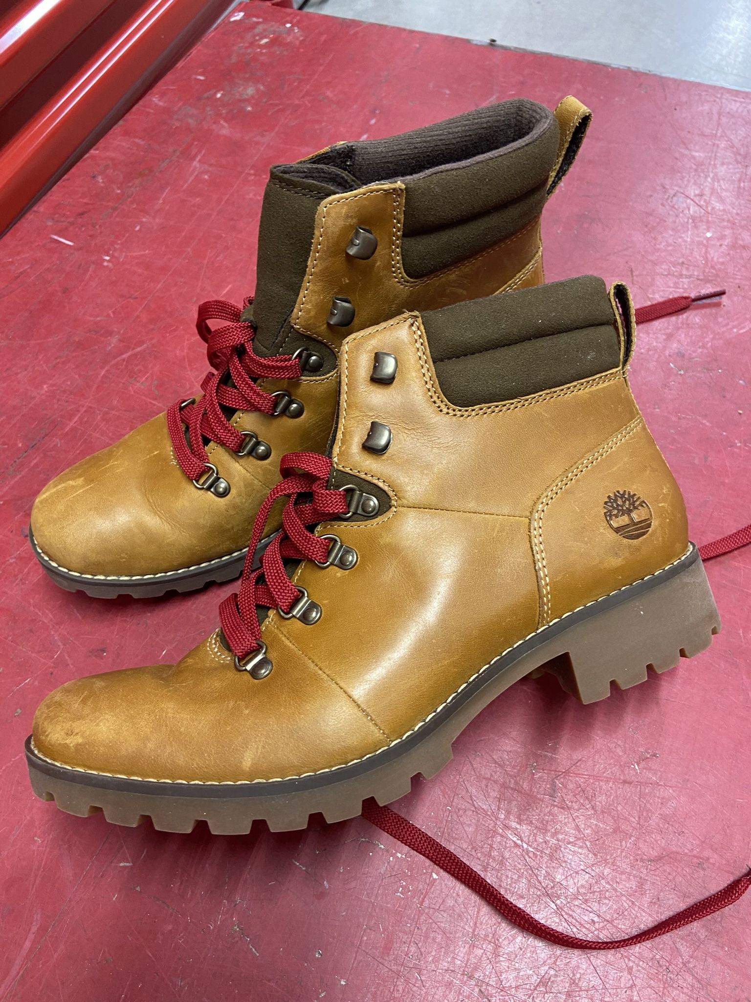 Brand New Size 9 Women’s Hiking Boots