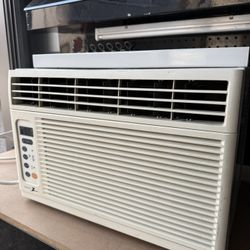 Window Air Conditioner 6,500 BTU – Works Great 