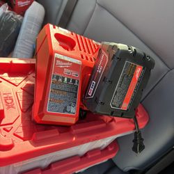 Milwaukee Charger M18 With Batteries 5.0