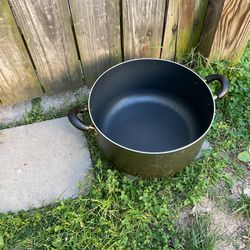 A Large Pan To Cook A Big Meal (NO SHIPPING)