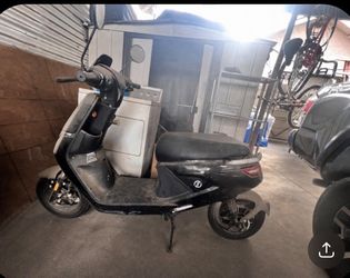 Electric moped