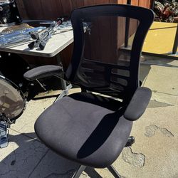 BLACK OFFICE CHAIR - GREAT CONDITION