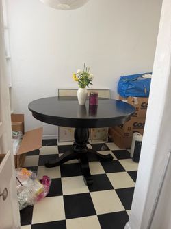 Dark wood Round Pedestal Dining Table