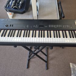 Yamaha CP33 Stage Piano Keyboard With Stand