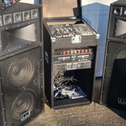 4000W DFX Pro DJ sustem with (2) 1500W towers & extra 800W amp