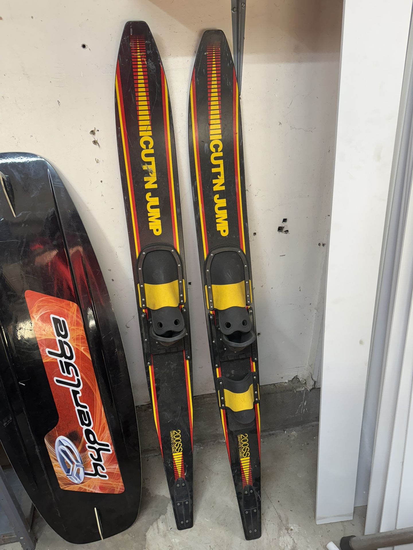 Pair of Authentic Vintage Cut'N Jump 200SS Graphite Combo Antique Water Skis