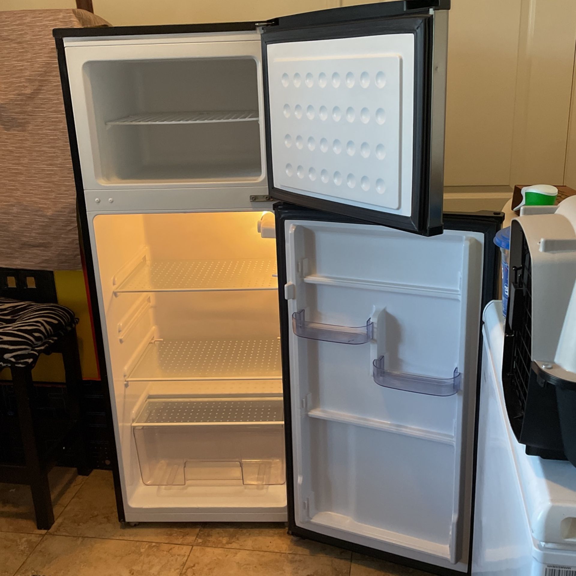 Igloo Mini Fridge for Sale in Bakersfield, CA OfferUp