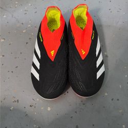 Kids Soccer Shoes 