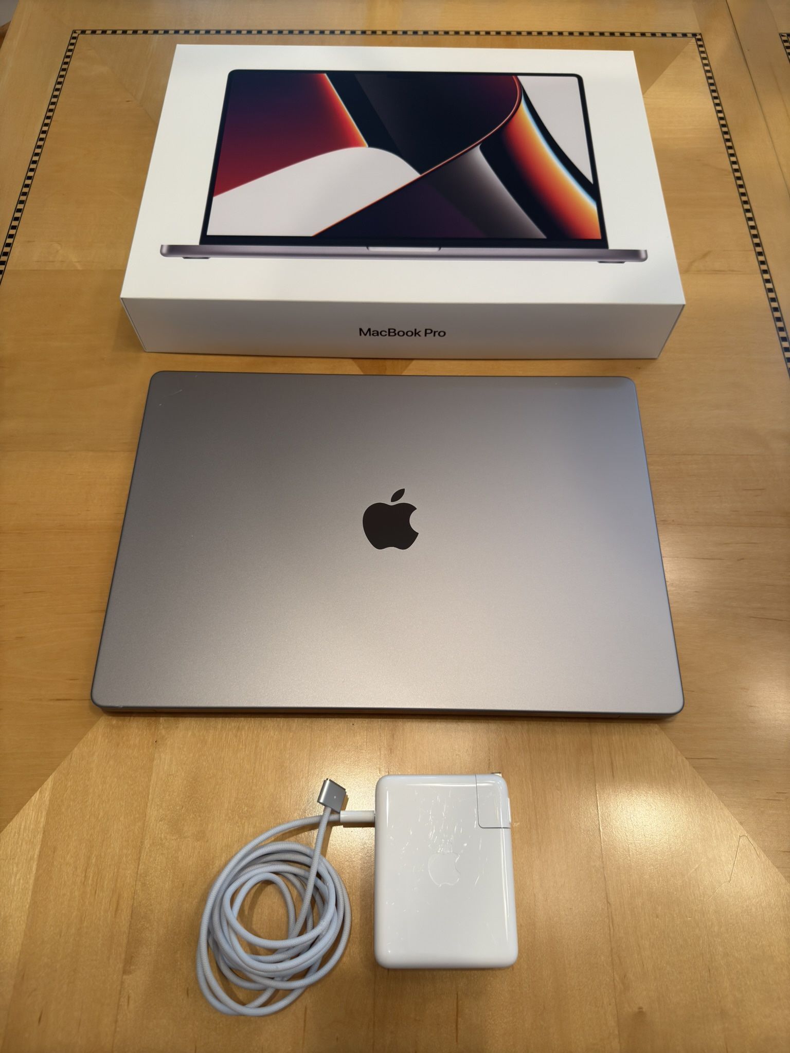 2021 MacBook Pro 16" M1 Pro - RARE 100% BATTERY HEALTH - 2TB 16GB Memory 16C GPU