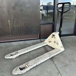 Pallet Jack with 5500 Lb Capacity