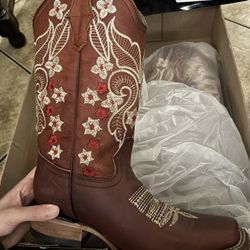 Women’s Boots Size 6 1/2 Red