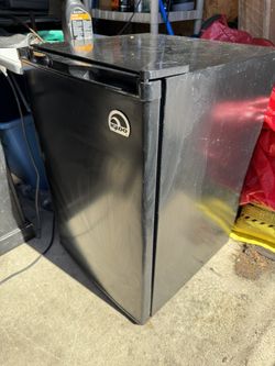 Igloo Half Fridge & Freezer