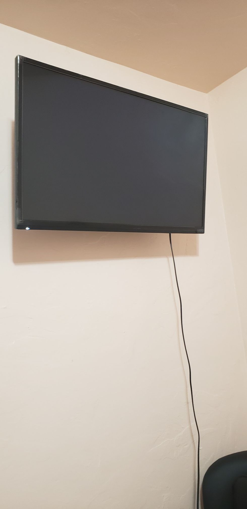 32-inch Smart TV with Wall Mount