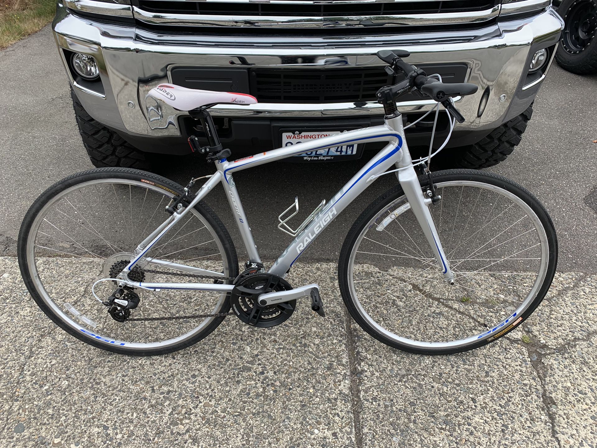 Raleigh Cadent FT0 Hybrid Flatbar Road Bike Bicycle