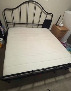 Metal bed frame