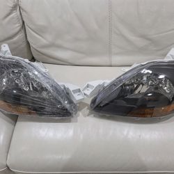 Toyota Yaris 2007-2011 Sedan Black Housing Headlight Assembly Pair.