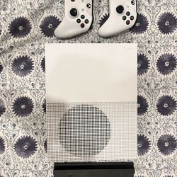 Xbox One S (512gb) With 2 Controllers