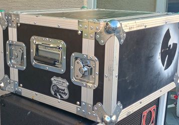 Electric Bass Equipment: Speaker Cabinet/ Road Case/Amp/Rack Tuner/Wireless