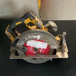 Dewalt FlexVolt Saw With Battery 