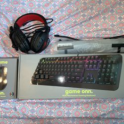 gamer mouse, gamer keyboard, gamer headphones and mouse blanket