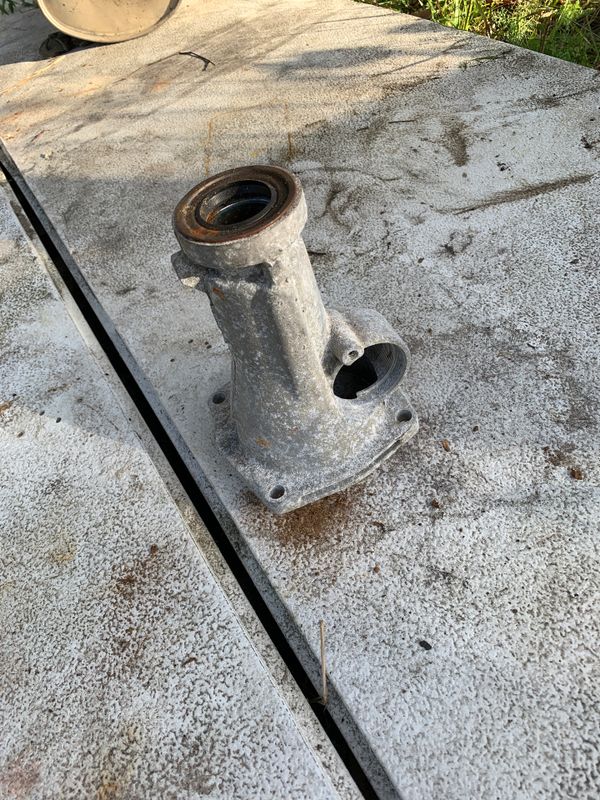 700r4 transmission tail shaft housing for Sale in Chuluota, FL OfferUp