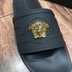 Versace La Medusa Rubber pool slides