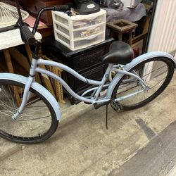 Bicycle/cruiser bicycle/pedal bike/tour bike