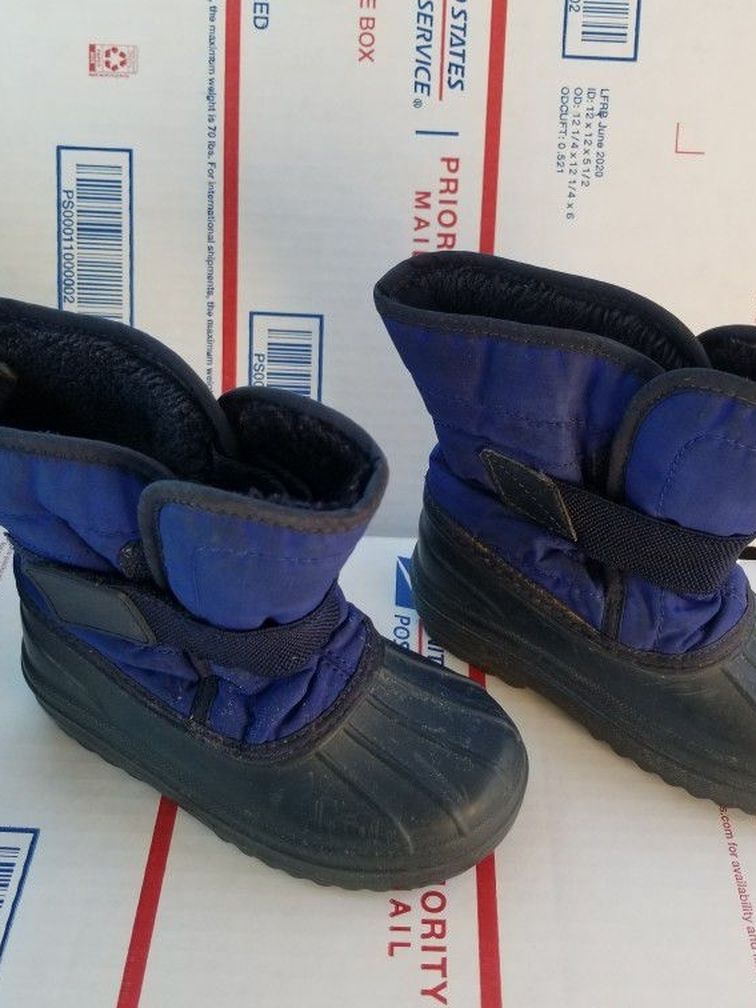 Snow boots Toddler Boys size 9 (Blue)