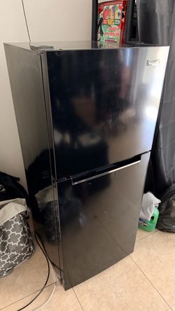 Magic Chef Energy Star 10.1-Cu. Ft. Refrigerator with Top-Mount Freezer in Black