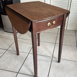 Vintage Small Drop Leaf  Side / End / Accent Table with Drawer - 29x21x26 