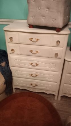 CUTE DRESSER AT PICKY PINCHERS 5912 54TH AVE N KENNETH CITY OPEN 12-4 FREE DELIVERY
