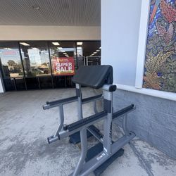 Life Fitness preacher curl