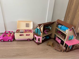 Little woodsy house and camper