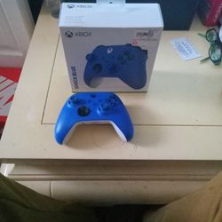 Xbox One Game Controller And Headphones 