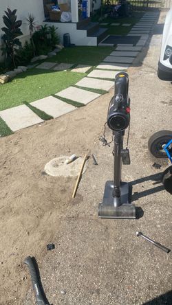 Vacuum cleaner rechargeable battery works great charger included and  hardware LG brand everything works