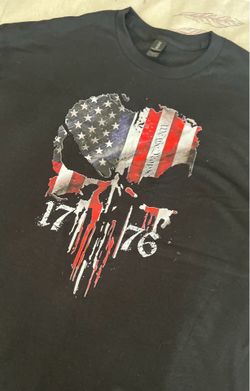 Distressed Flag July 4th 1776 Skull  T-shirt