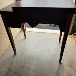Retro/Antique Sewing Table With Machine