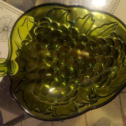Vintage Indiana Glass Avocado Green Figural Grapes

