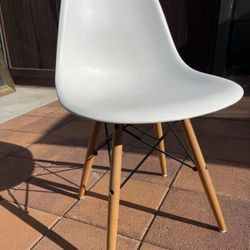 White Chair 🪑 